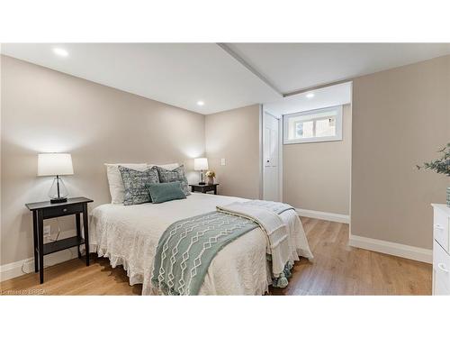 237 Memorial Drive, Brantford, ON - Indoor Photo Showing Bedroom