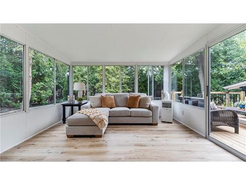 237 Memorial Drive, Brantford, ON - Indoor Photo Showing Living Room