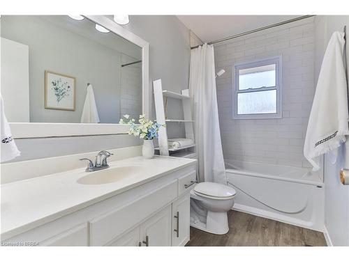 25 Charles Street, Simcoe, ON - Indoor Photo Showing Bathroom