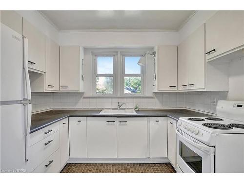 31 Hillier Crescent, Brantford, ON - Indoor Photo Showing Kitchen