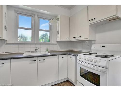 31 Hillier Crescent, Brantford, ON - Indoor Photo Showing Kitchen