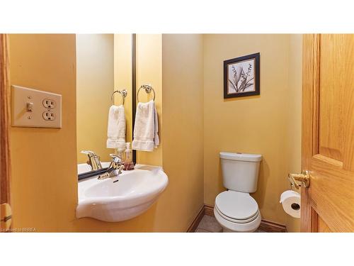 12 North Street, Brantford, ON - Indoor Photo Showing Bathroom