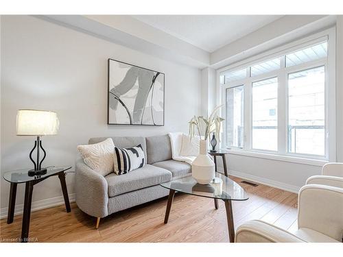 1107-585 Colborne Street, Brantford, ON - Indoor Photo Showing Living Room