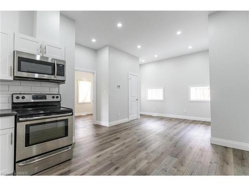 11 Washington Street, Brantford, ON - Indoor Photo Showing Kitchen