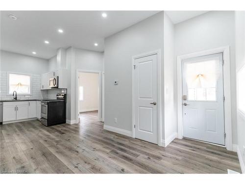 11 Washington Street, Brantford, ON - Indoor Photo Showing Kitchen