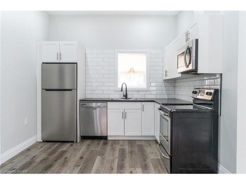 11 Washington Street, Brantford, ON - Indoor Photo Showing Kitchen