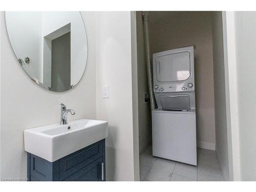 11 Washington Street, Brantford, ON - Indoor Photo Showing Laundry Room