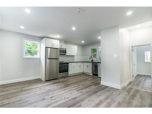 11 Washington Street, Brantford, ON - Indoor Photo Showing Kitchen