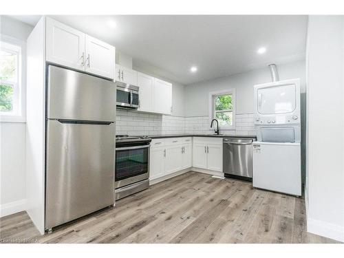 11 Washington Street, Brantford, ON - Indoor Photo Showing Kitchen