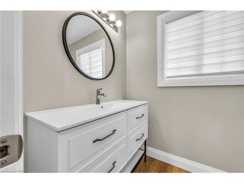 89 Varadi Avenue, Brantford, ON - Indoor Photo Showing Bathroom