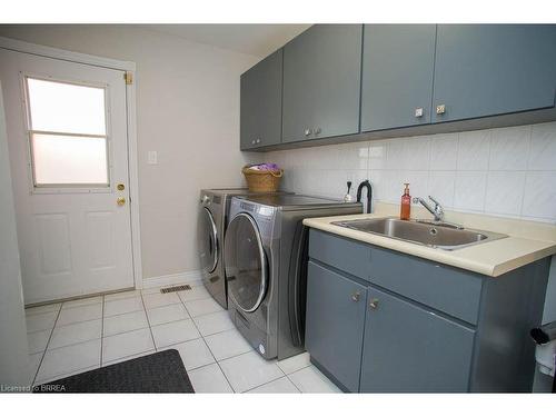 54 Blackfriar Lane, Brantford, ON - Indoor Photo Showing Laundry Room