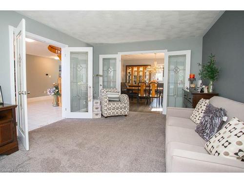 54 Blackfriar Lane, Brantford, ON - Indoor Photo Showing Living Room