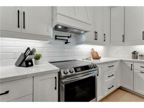 16 St Ladislaus Street, Courtland, ON - Indoor Photo Showing Kitchen With Upgraded Kitchen