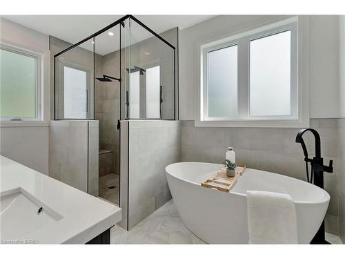 16 St Ladislaus Street, Courtland, ON - Indoor Photo Showing Bathroom