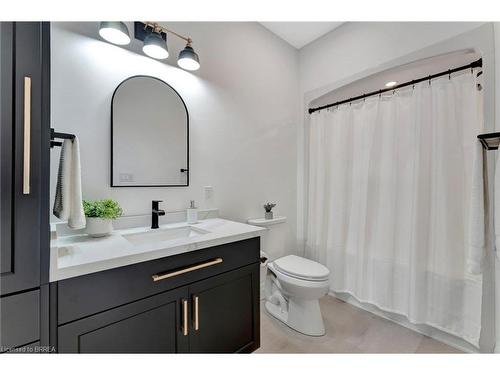 16 St Ladislaus Street, Courtland, ON - Indoor Photo Showing Bathroom