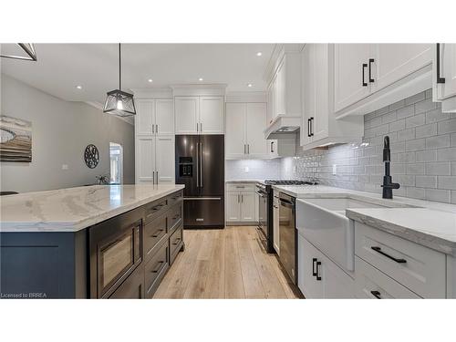 39 Gibbons Street, Waterford, ON - Indoor Photo Showing Kitchen With Upgraded Kitchen