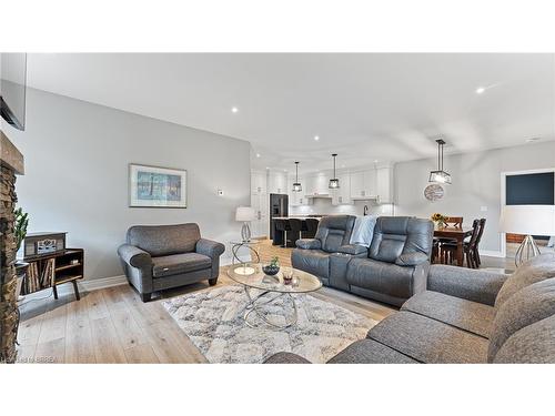 39 Gibbons Street, Waterford, ON - Indoor Photo Showing Living Room