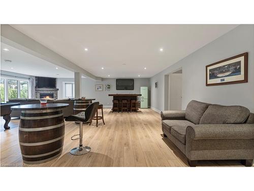 39 Gibbons Street, Waterford, ON - Indoor Photo Showing Living Room