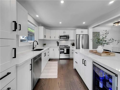 29 Ashgrove Avenue, Brantford, ON - Indoor Photo Showing Kitchen With Upgraded Kitchen