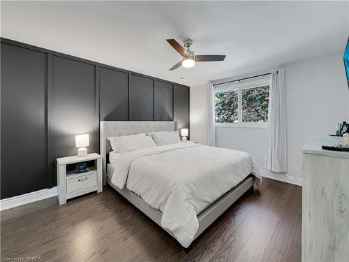 29 Ashgrove Avenue, Brantford, ON - Indoor Photo Showing Bedroom