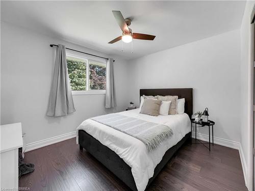 29 Ashgrove Avenue, Brantford, ON - Indoor Photo Showing Bedroom