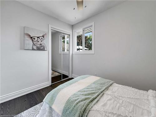 29 Ashgrove Avenue, Brantford, ON - Indoor Photo Showing Bedroom