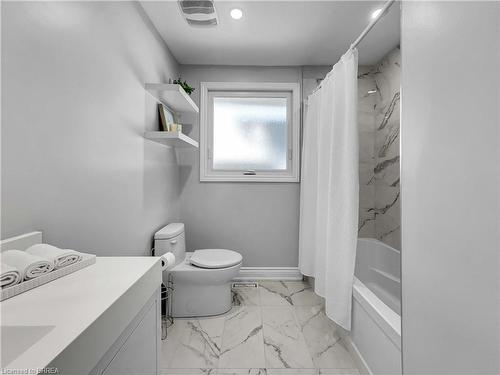 29 Ashgrove Avenue, Brantford, ON - Indoor Photo Showing Bathroom