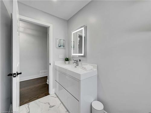 29 Ashgrove Avenue, Brantford, ON - Indoor Photo Showing Bathroom