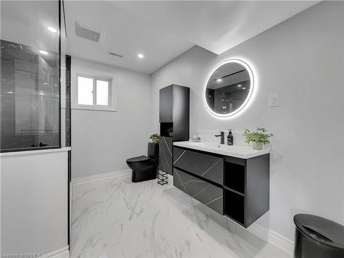 29 Ashgrove Avenue, Brantford, ON - Indoor Photo Showing Bathroom