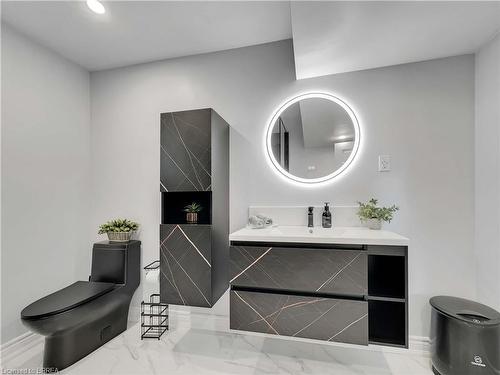 29 Ashgrove Avenue, Brantford, ON - Indoor Photo Showing Bathroom