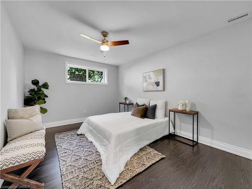 29 Ashgrove Avenue, Brantford, ON - Indoor Photo Showing Bedroom