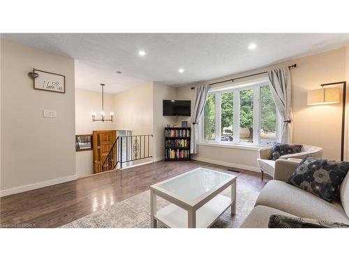 77 Westchester Way, Brantford, ON - Indoor Photo Showing Living Room