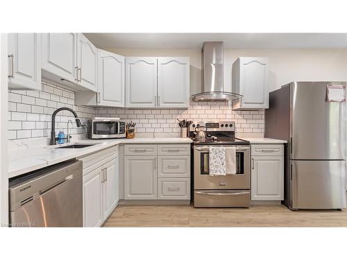 77 Westchester Way, Brantford, ON - Indoor Photo Showing Kitchen With Upgraded Kitchen