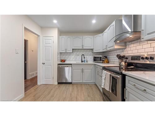 77 Westchester Way, Brantford, ON - Indoor Photo Showing Kitchen With Upgraded Kitchen