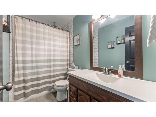 77 Westchester Way, Brantford, ON - Indoor Photo Showing Bathroom