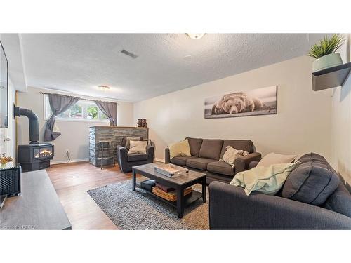 77 Westchester Way, Brantford, ON - Indoor Photo Showing Living Room