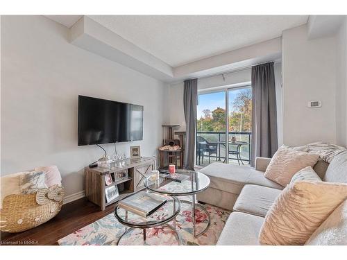 410-170 Water Street N, Cambridge, ON - Indoor Photo Showing Living Room