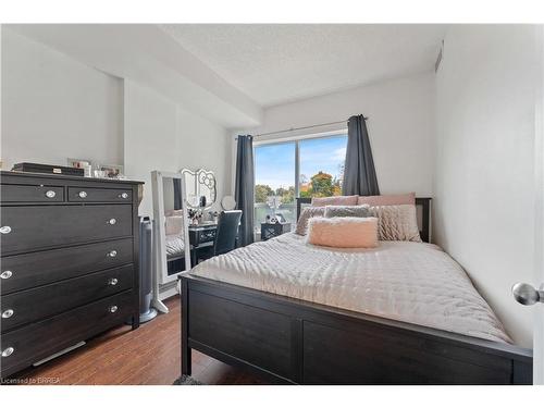 410-170 Water Street N, Cambridge, ON - Indoor Photo Showing Bedroom