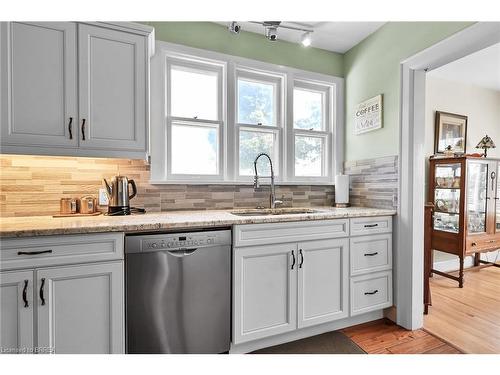 134 Queensway Drive, Brantford, ON - Indoor Photo Showing Kitchen