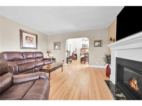 134 Queensway Drive, Brantford, ON - Indoor Photo Showing Living Room With Fireplace