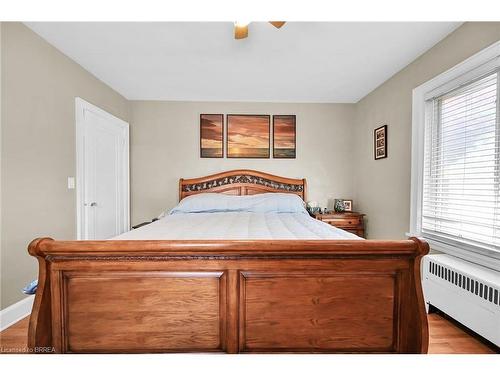 134 Queensway Drive, Brantford, ON - Indoor Photo Showing Bedroom