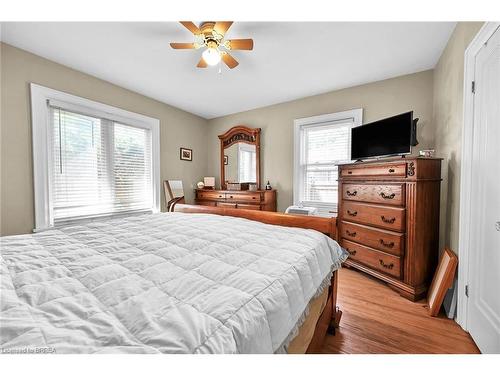 134 Queensway Drive, Brantford, ON - Indoor Photo Showing Bedroom