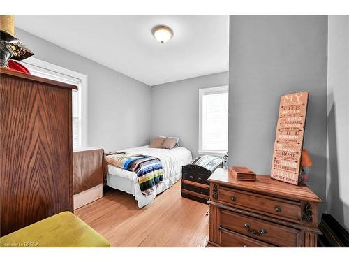 134 Queensway Drive, Brantford, ON - Indoor Photo Showing Bedroom