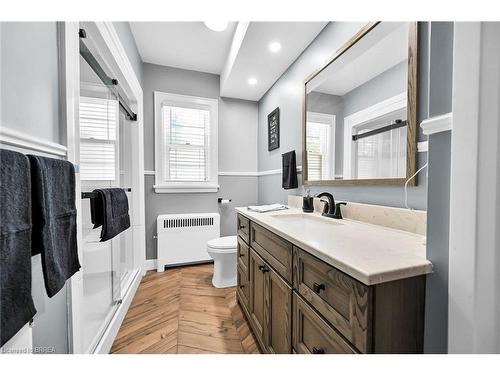 134 Queensway Drive, Brantford, ON - Indoor Photo Showing Bathroom