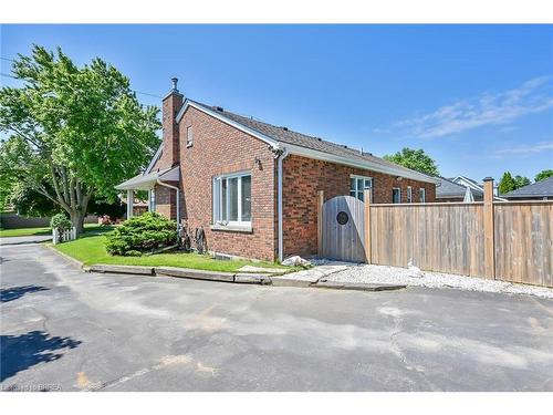 134 Queensway Drive, Brantford, ON - Outdoor