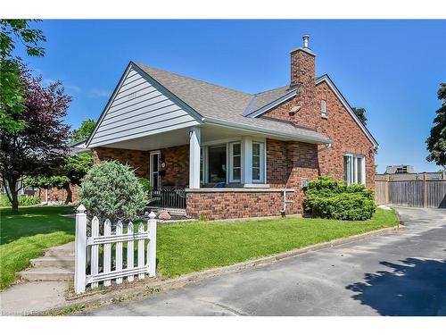 134 Queensway Drive, Brantford, ON - Outdoor With Deck Patio Veranda With Facade