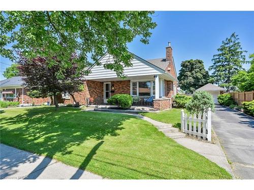 134 Queensway Drive, Brantford, ON - Outdoor With Facade