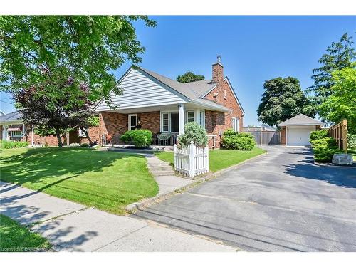 134 Queensway Drive, Brantford, ON - Outdoor With Facade