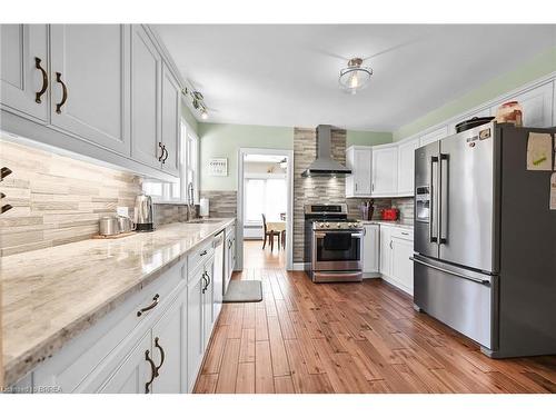 134 Queensway Drive, Brantford, ON - Indoor Photo Showing Kitchen With Upgraded Kitchen