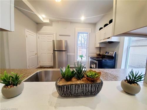 Main-129 West Street, Brantford, ON - Indoor Photo Showing Kitchen